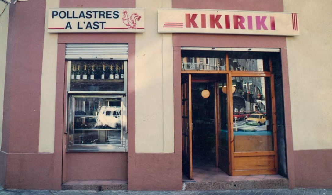 Façana de Pollastres a l'Ast Kikiriki